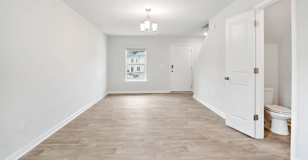 découvrez comment identifier et éviter les arnaques immobilières grâce à nos conseils experts pour sécuriser vos transactions et protéger votre investissement.