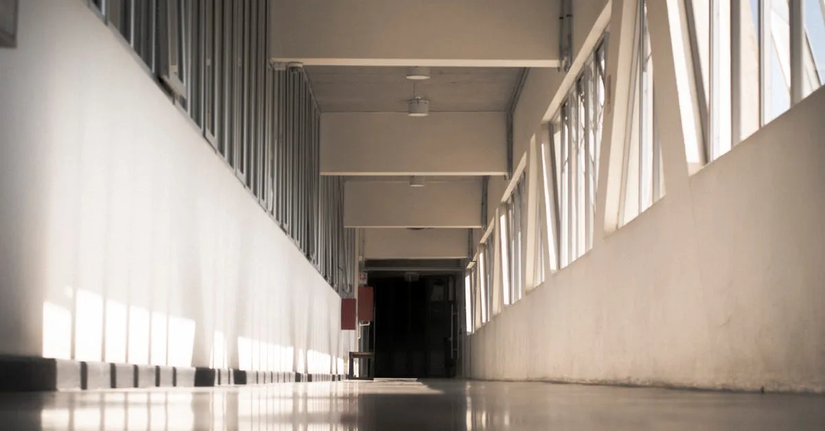 découvrez nos solutions d'éclairage pour couloirs, alliant style et fonctionnalité pour illuminer parfaitement vos espaces de passage.