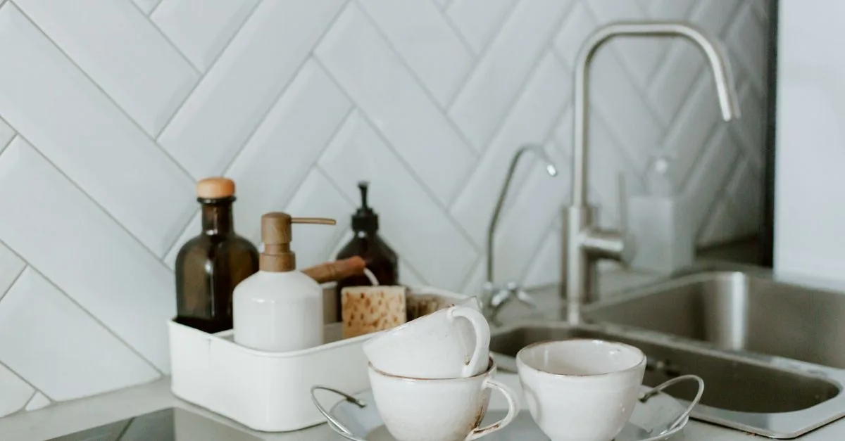 découvrez des conseils et astuces pour une organisation minimaliste efficace, simplifiez votre espace et votre vie avec des méthodes épurées et pratiques.